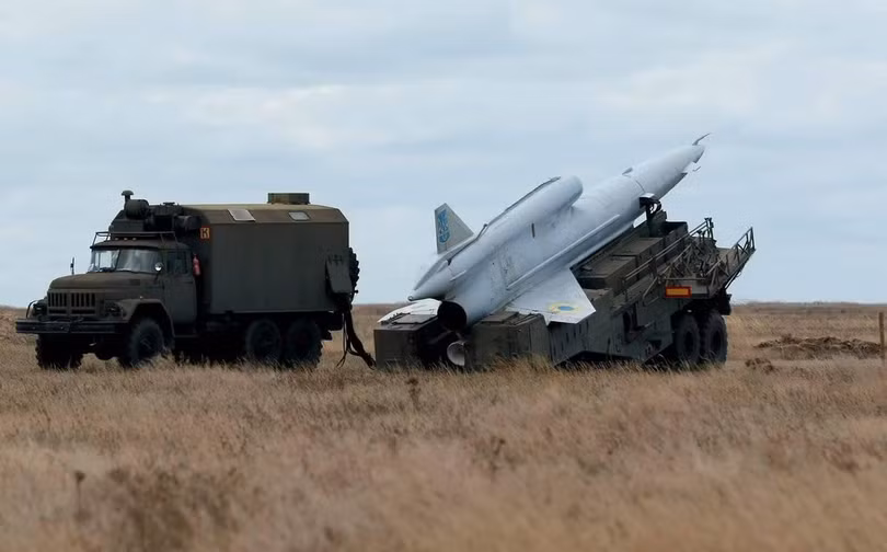 Một chiếc Tu-141 của Ukraine trên giá phóng (Ảnh: Sohu).