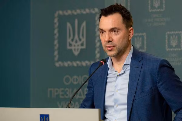 Ông Oleksiy Arestovych, Cố vấn quân sự của Tổng thống Ukraine tuyên bố chính phủ Ukraine sẽ nghiêm túc mở cuộc điều tra ngay lập tức (Ảnh: ET).