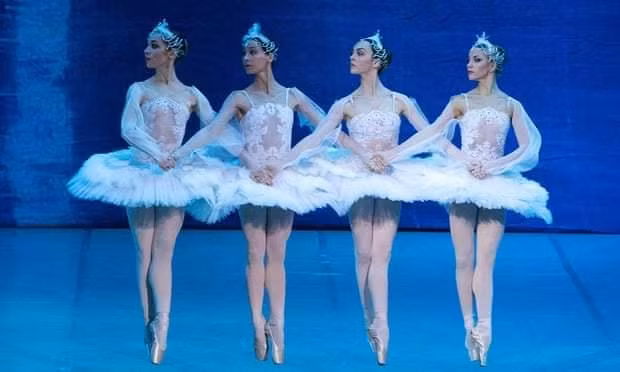 Vở ballet kinh điển "Hồ Thiên Nga" của đoàn Ballet Russes (Ảnh: Sohu). Vở ballet kinh điển "Hồ Thiên Nga" của đoàn Ballet Russes (Ảnh: Sohu).