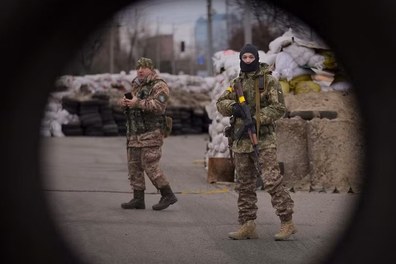 Lính đặc nhiệm Anh, Mỹ hiện đã có mặt ở Ukraine (Ảnh: Dwnews). Lính đặc nhiệm Anh, Mỹ hiện đã có mặt ở Ukraine (Ảnh: Dwnews).