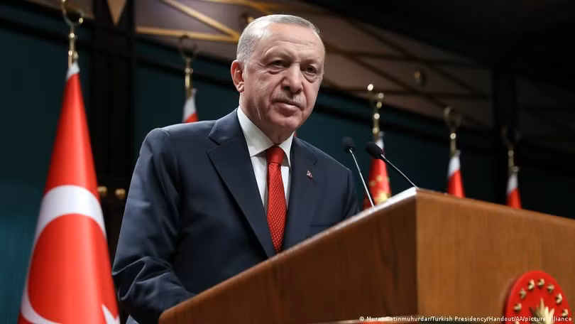 Tổng thống Erdogan phát biểu khi tiếp hai đoàn đại biểu (Ảnh: AP).