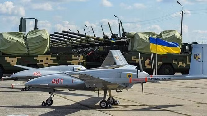 Máy bay không người lái TB2 được Thổ Nhĩ Kỳ bán cho Ukraine (Ảnh: Sohu). Máy bay không người lái TB2 được Thổ Nhĩ Kỳ bán cho Ukraine (Ảnh: Sohu).