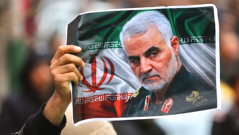 Sau khi tướng Suleimani bị Mỹ sát hại ở Baghdad, Iran tuyên bố sẽ trả thù mang tính hủy diệt với Mỹ, Tổng thống Trump cũng viết tweet tỏ ý sẽ sử dụng các vũ khí mới uy lực lớn chống lại Iran (Ảnh: Đa Chiều)