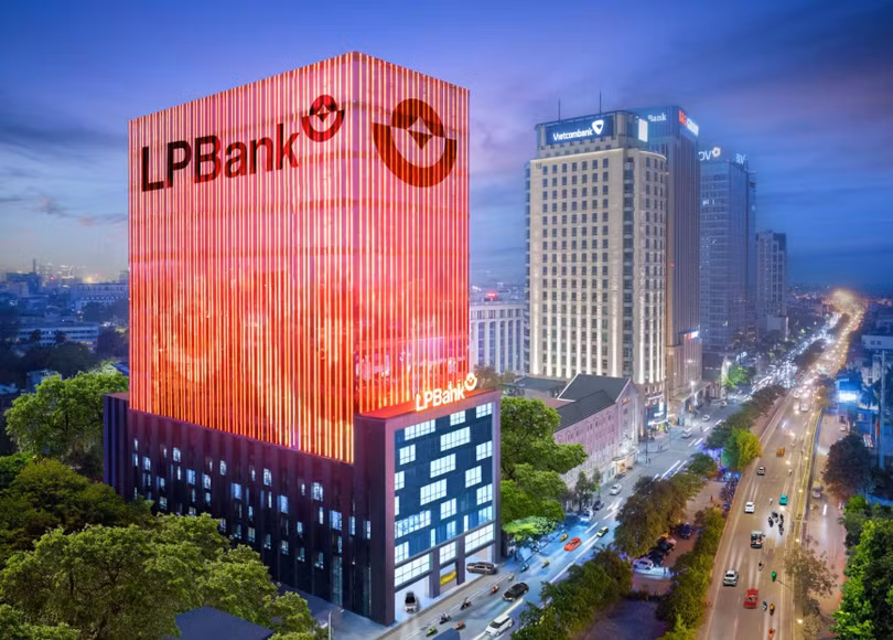 LPBank là ngân hàng đầu tiên công bố báo cáo tài chính quý III 