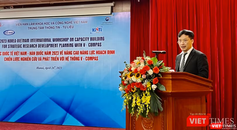 GS.TS. Lê Trường Giang - Phó Chủ tịch Viện Hàn lâm KH&CN Việt Nam: Hệ thống V- COMPAS giúp giải quyết một trong những khó khăn lớn nhất mà những người tham gia các dự án nghiên cứu và phát triển gặp phải GS.TS. Lê Trường Giang - Phó Chủ tịch Viện Hàn lâm KH&CN Việt Nam: Hệ thống V- COMPAS giúp giải quyết một trong những khó khăn lớn nhất mà những người tham gia các dự án nghiên cứu và phát triển gặp phải