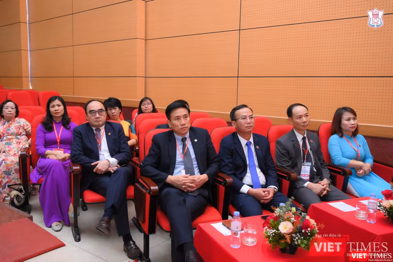 Các thế hệ thầy và trò Trường Đại học Y Hà Nội dự lễ kỷ niệm Các thế hệ thầy và trò Trường Đại học Y Hà Nội dự lễ kỷ niệm