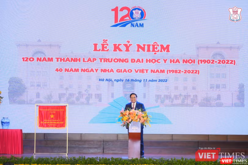 Thủ tướng Chính phủ Phạm Minh Chính biểu dương những thành tích nổi bật của Trường Đại học Y Hà Nội trong 120 năm qua Thủ tướng Chính phủ Phạm Minh Chính biểu dương những thành tích nổi bật của Trường Đại học Y Hà Nội trong 120 năm qua