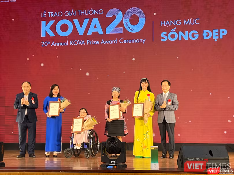 Trao giải ở hạng mục Sống đẹp cho 4 cá nhân tiêu biểu