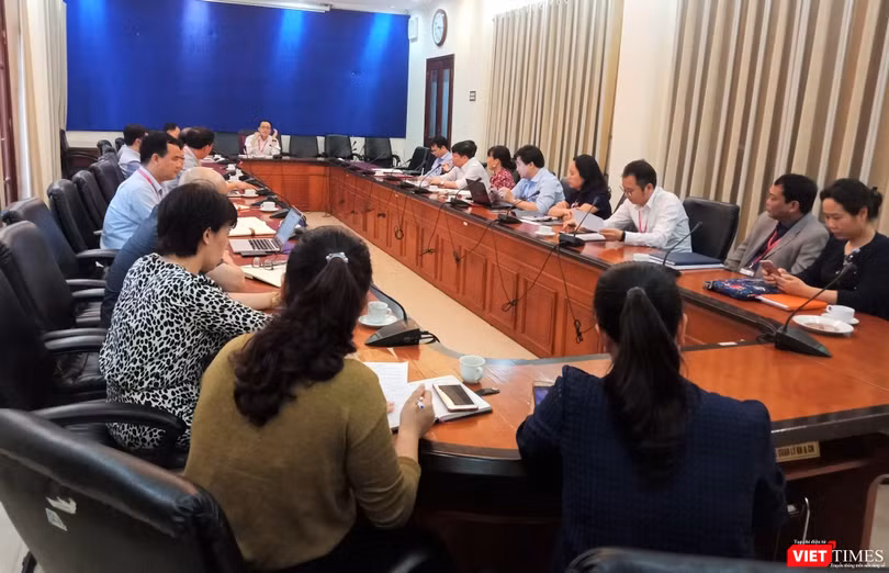 Ban Chỉ đạo phòng, chống dịch COVID-19 Trường Đại học Y Hà Nội họp, dưới sự chủ trì của GS.TS. Tạ Thành Văn - Hiệu trưởng Trường Đại học Y Hà Nội, Trưởng Ban Chỉ đạo.