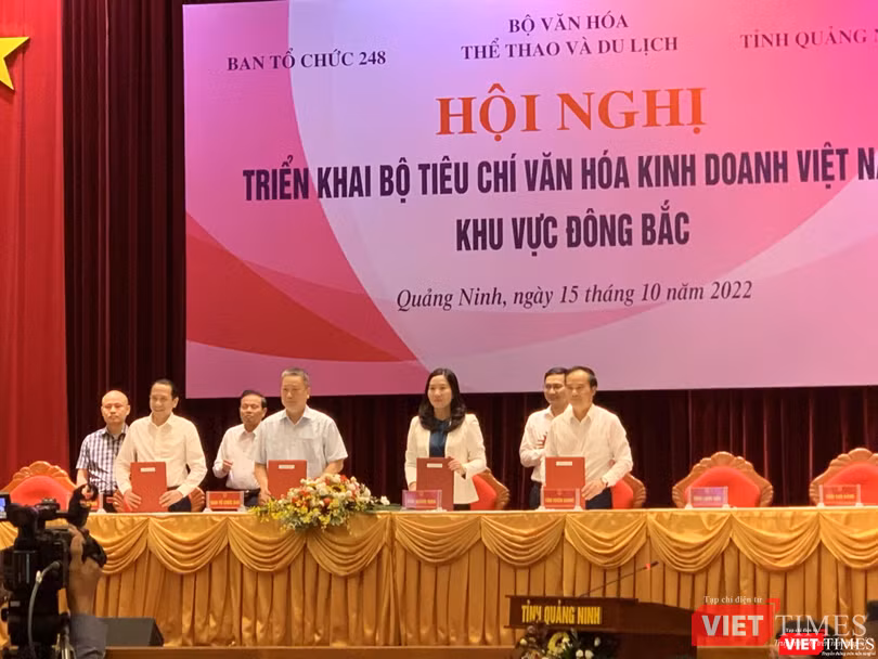 Lễ ký kết Chương trình phối hợp triển khai Bộ tiêu chí văn hóa kinh doanh