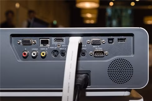 Bốn mẫu máy chiếu Sony mới về Việt Nam