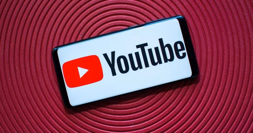 Cách tiếp cận thận trọng giúp Google tránh vướng vào những tranh cãi như Facebook, Twitter. Ảnh: CNET.