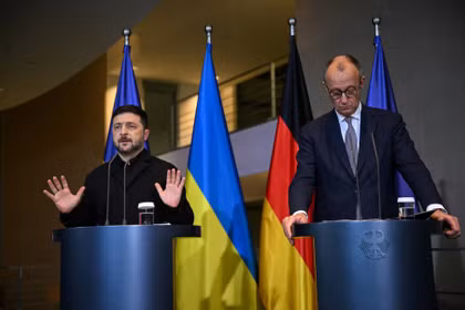 Thủ tướng Đức Friedrich Merz và Tổng thống Ukraine Volodymyr Zelenskiy tham dự cuộc họp báo tại Phủ Thủ tướng ở Berlin, Đức, ngày 15/12. Ảnh: Reuters.
