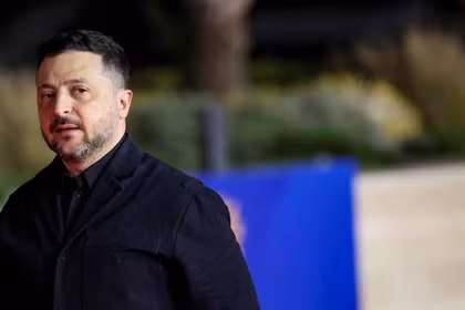 Tổng thống Ukraine Volodymyr Zelensky đến tham dự hội nghị thượng đỉnh không chính thức của các nhà lãnh đạo châu Âu tại Ayia Napa, Síp ngày 23/4. Ảnh: Reuters.