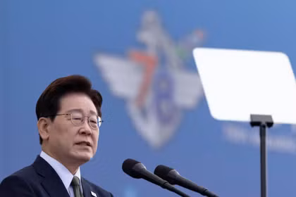 Tổng thống Hàn Quốc Lee Jae-myung phát biểu trong lễ kỷ niệm Ngày Lực lượng Vũ trang lần thứ 78 tại một căn cứ quân sự ở thành phố Gyeryong, Hàn Quốc, ngày 1/10. Ảnh: Reuters.