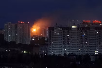Nhiều khu vực thủ đô Kiev mất điện sau đòn tấn công tên lửa ồ ạt. Ảnh: Reuters.