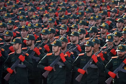Các thành viên của Lực lượng Vệ binh Cách mạng Hồi giáo Iran trong một cuộc duyệt binh năm 2024. Ảnh: Shutterstock.