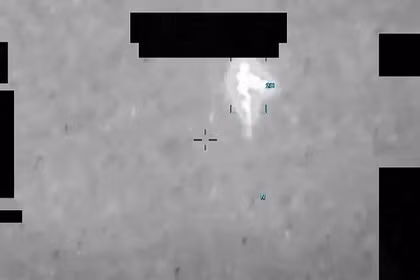 Ảnh chụp màn hình từ hồ sơ UFO được giải mật của Mỹ, DOW-UAP-PR059 “NAG UAP 1 Jun 20”, cho thấy một vật thể “hình người”. Ảnh: SCMP.