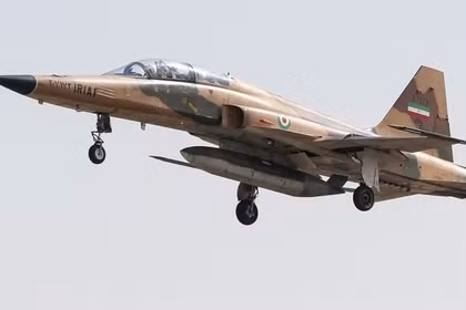 Máy bay chiến đấu F-5F của Không quân Iran. Ảnh: MW.