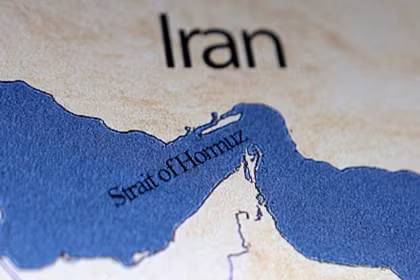 Hình minh họa cho thấy bản đồ eo biển Hormuz và Iran. Ảnh: Reuters.