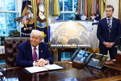 Trung Quốc và Nga cho rằng hệ thống phòng thủ tên lửa Golden Dome do Tổng thống Mỹ Donald Trump khởi xướng sẽ gây ra “những hậu quả tiêu cực nghiêm trọng đối với an ninh quốc tế”. Ảnh: Reuters.