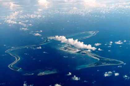 Ảnh tư liệu cho thấy Diego Garcia, hòn đảo lớn nhất trong quần đảo Chagos và là nơi đặt một căn cứ quân sự lớn của Mỹ ở giữa Ấn Độ Dương, được thuê từ Anh vào năm 1966. Ảnh: Reuters.