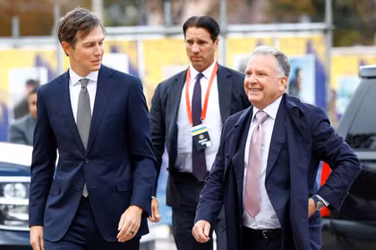 Jared Kushner, con rể của Tổng thống Mỹ Donald Trump, và Đặc phái viên Mỹ Steve Witkoff đến dự cuộc gặp với Tổng thống Ukraine Volodymyr Zelensky, tại Kiev, Ukraine ngày 6/9. Ảnh: Reuters.