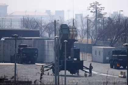 Hệ thống phòng thủ tên lửa Patriot của Mỹ tại một căn cứ quân đội Mỹ ở Pyeongtaek, Hàn Quốc, ngày 12/3. Ảnh: Reuters.