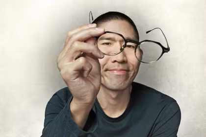 Edwin Chen, nhà sáng lập công ty Surge AI. Ảnh: Forbes.