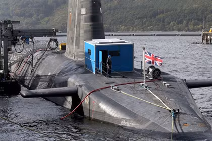Tàu ngầm hạt nhân HMS Vengeance thuộc lớp Vanguard của Anh, được nhìn thấy tại Căn cứ Hải quân Hoàng gia Clyde, Faslane, Scotland, ngày 29/9/2017. Ảnh: Getty.
