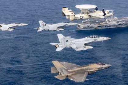 Tàu sân bay lớp Nimitz USS Abraham Lincoln. Ảnh: Getty.