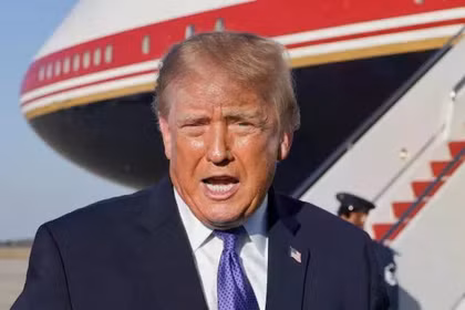 "Trông anh quá tệ hại": Ông Trump mắng thẳng mặt phóng viên