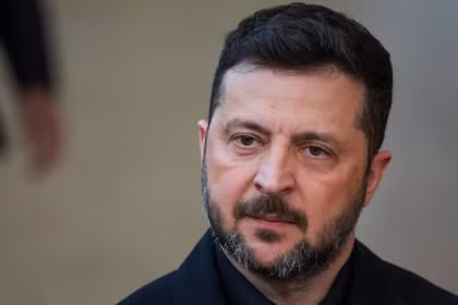 Tổng thống Ukraine Volodymyr Zelensky phát biểu trước giới truyền thông khi ông đến dự hội nghị thượng đỉnh các nhà lãnh đạo Liên minh châu Âu tại Brussels, Bỉ, ngày 18/6. Ảnh: Reuters.