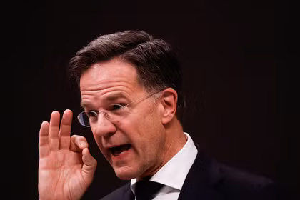 Tổng thư ký NATO Mark Rutte phát biểu bên cạnh Thủ tướng Cộng hòa Séc Andrej Babis (không có trong ảnh) trong một cuộc họp báo ở Prague, Cộng hòa Séc, ngày 16/4. Ảnh: Reuters.