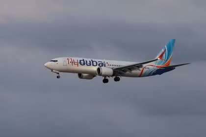 Một chiếc máy bay chở hành khách từ hãng Flydubai đến Israel, sau khi phải chuyển hướng đến Arab Saudi theo tín hiệu khẩn cấp, đã hạ cánh xuống sân bay quốc tế Ben Gurion ở Lod, gần Tel Aviv, Israel, ngày 30/9. Ảnh: Reuters.