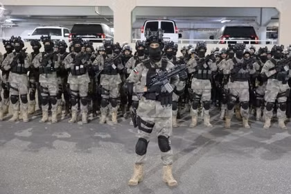 Binh sĩ UAE trong một cuộc điểm danh. Ảnh: Getty.