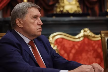 Trợ lý Điện Kremlin Yury Ushakov trong cuộc gặp với các đặc phái viên của Mỹ Steve Witkoff và Jared Kushner tại Moscow, Nga, ngày 5/9. Ảnh: RIA.