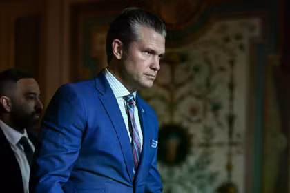 Bộ trưởng Chiến tranh Mỹ Pete Hegseth đã ra tín hiệu ngay trước khi Mỹ mở lại các đòn không kích nhằm vào Iran. Ảnh: NYT.