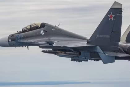 Máy bay chiến đấu Su-30SM2 của Hải quân Nga trang bị tên lửa Kh-31 trong cuộc đối đầu với máy bay Rafale của Pháp trên Biển Baltic. Ảnh: MW.