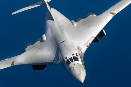 Máy bay ném bom Tu-160 của Nga. Ảnh: MW.