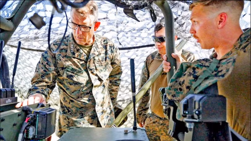 Tháng 5/2026, tướng Francis L. Donovan, Tư lệnh Bộ Tư lệnh miền Nam Mỹ (SOUTHCOM) đã tới thị sát căn cứ quân sự Guantanamo nằm trên lãnh thổ Cuba. Ảnh: Reuters.