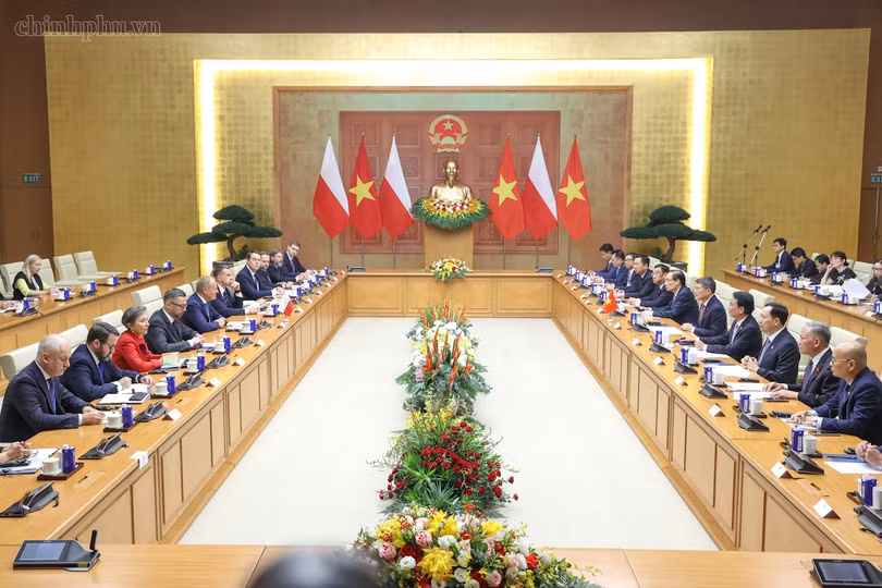 Thủ tướng Lê Minh Hưng hội đàm với Thủ tướng Cộng hòa Ba Lan Donald Tusk. Ảnh: VGP.