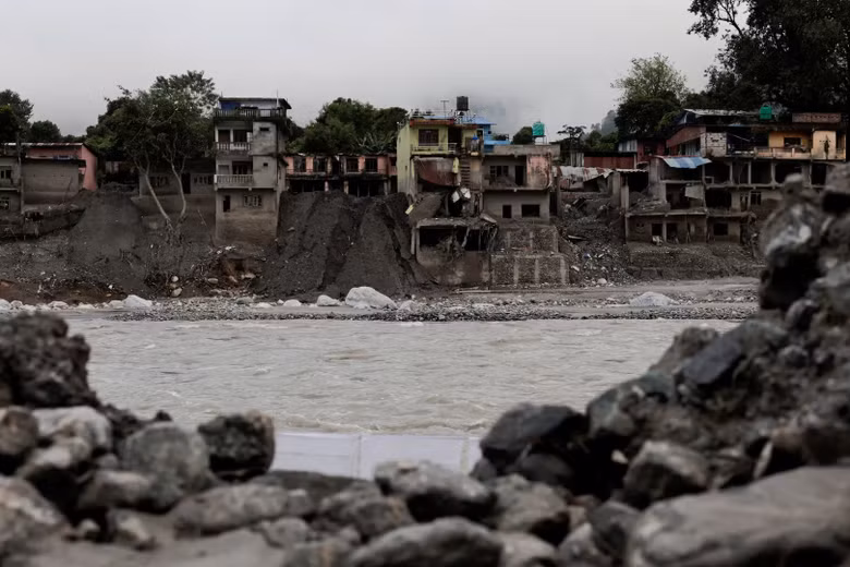 Lũ lụt, sạt lở đất kinh hoàng khiến 70 người thiệt mạng ở Ấn Độ và Nepal