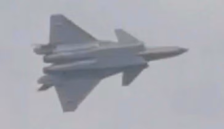 J-20 sử dụng động cơ WS-15 trong chuyến bay thử nghiệm (Ảnh: Military Watch Magazine) J-20 sử dụng động cơ WS-15 trong chuyến bay thử nghiệm (Ảnh: Military Watch Magazine)