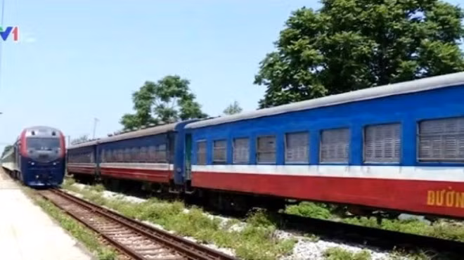 Năm 2015, ngành đường sắt sẽ cổ phần hóa tất cả các công ty con