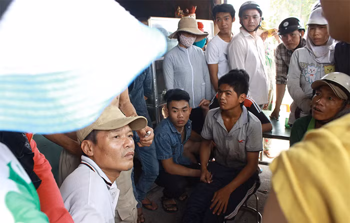 Thảm sát ở Bình Phước: Hàng trăm công nhân khóc rời công ty Quốc Anh ảnh 2 Thảm sát ở Bình Phước: Hàng trăm công nhân khóc rời công ty Quốc Anh ảnh 2