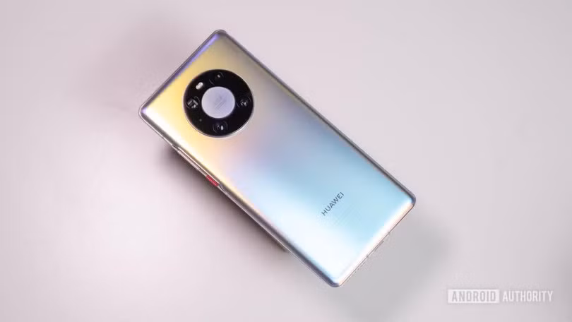 Những chiếc điện thoại của Huawei trước đây được rất nhiều người dùng săn đón (Ảnh: Android Authority)