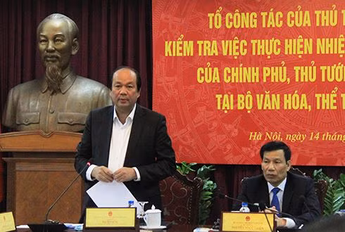 Ông Mai Tiến Dũng (bìa trái) và Bộ trưởng Văn hóa Nguyễn Ngọc Thiện tại cuộc làm việc sáng 14/2