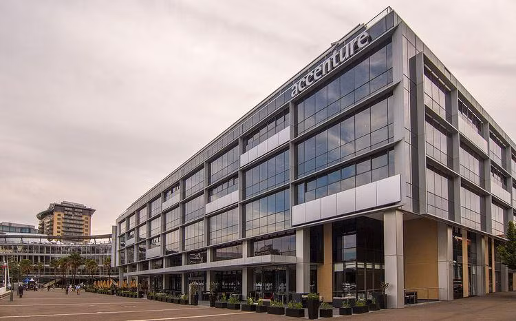 Công ty Accenture trở thành nạn nhân của một vụ tấn công mạng diễn ra vào năm 2017 (Ảnh: Make Use Of)