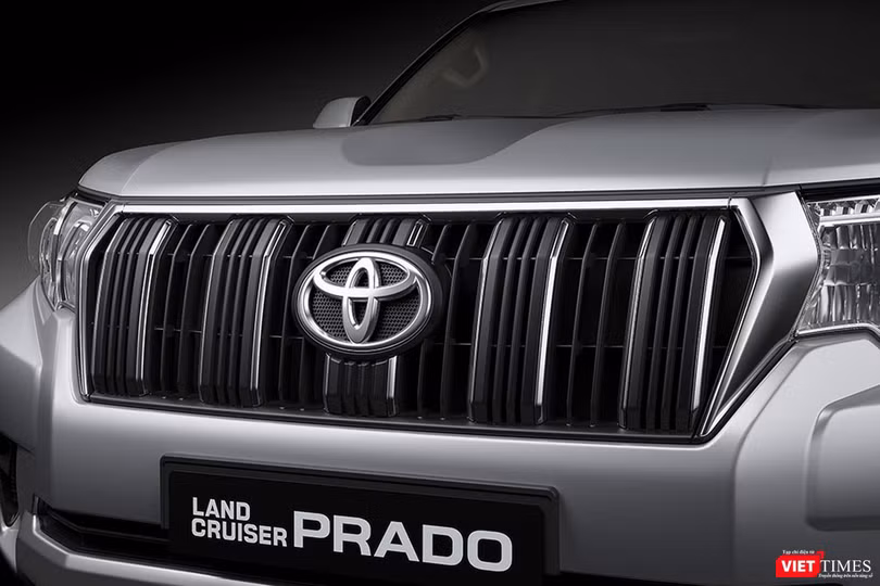 Đấu với Ford Explorer, Toyota LandCruiser Prado 2017 chốt giá 2,262 tỷ đồng ảnh 1